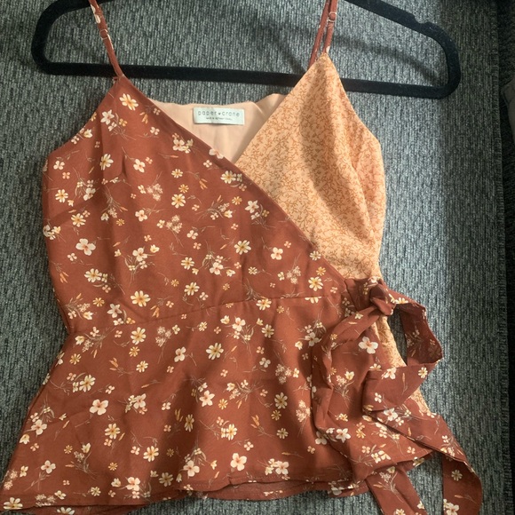 EUC Juniors Paper Crane Double Print Faux Wrap Peplum Top Size XS - Picture 2 of 9